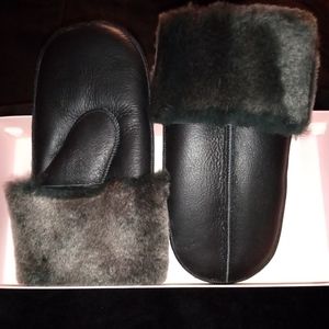Unisex Premium Shearling Sheepskin Fur Lined Leather Mittens. Black. Size: Small